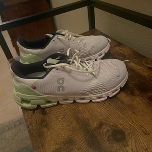 On Cloudflyer Woman’s Running Shoe